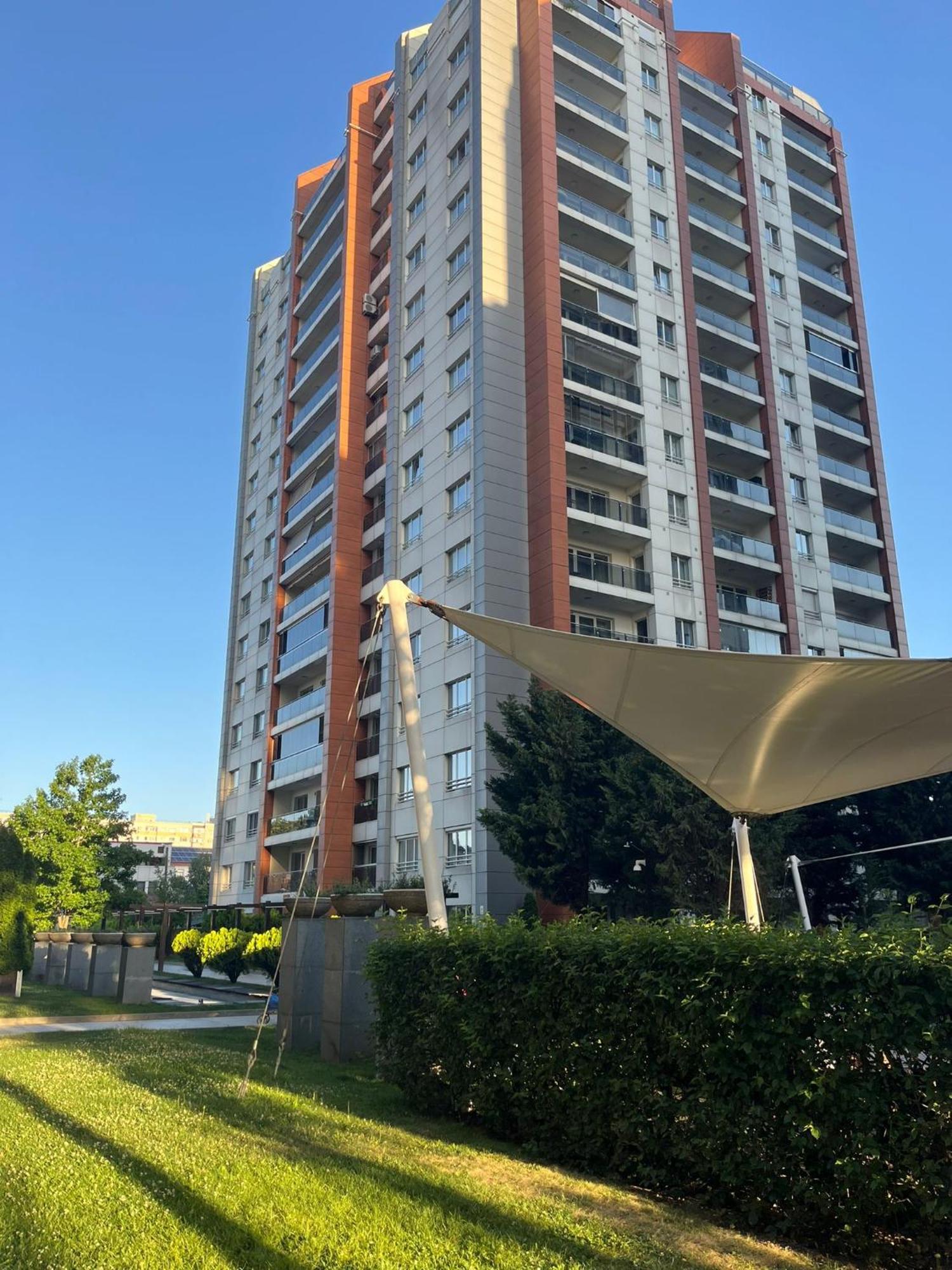 Central City Oasis - Incity Bucureşti Ngoại thất bức ảnh