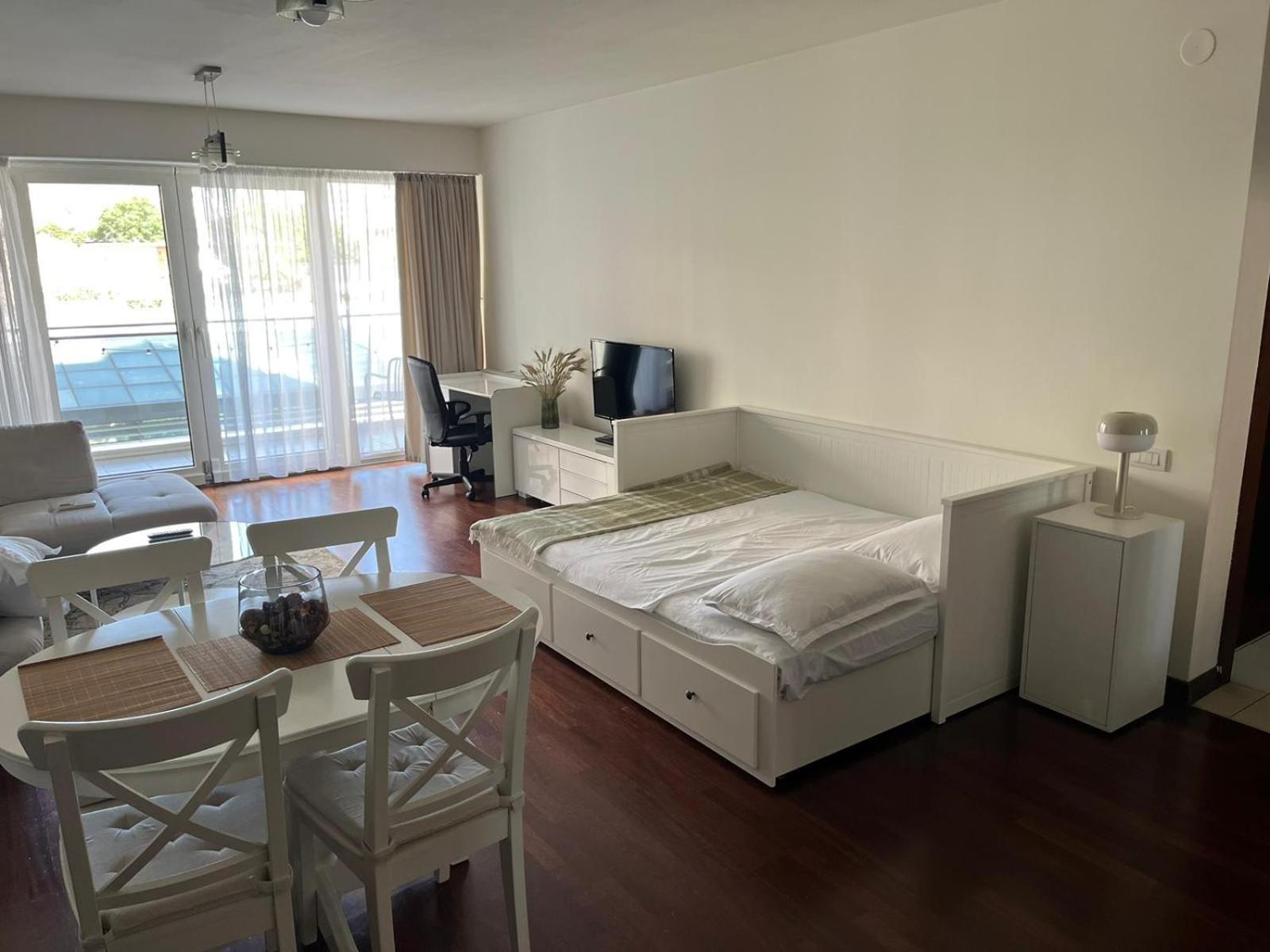 Central City Oasis - Incity Bucureşti Ngoại thất bức ảnh
